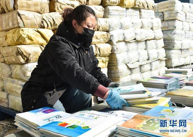 太原 停课不停学，寄送教材接力爱心传递